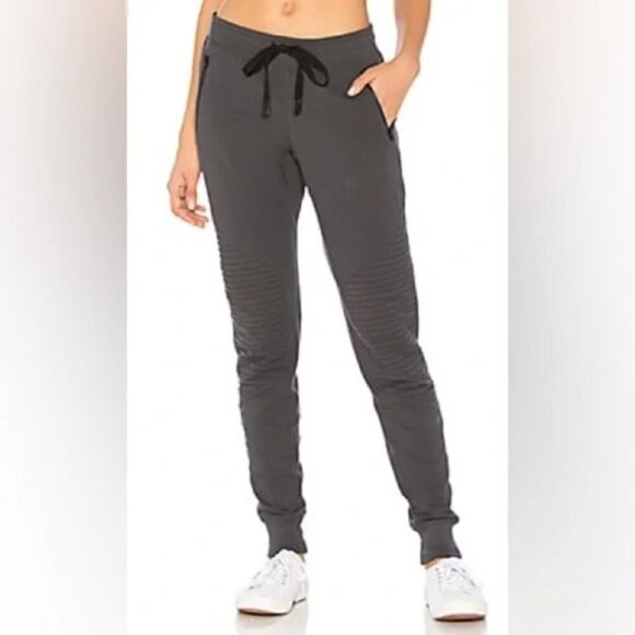 Alo Yoga Urban Moto Sweatpant in Anthracite Gray Sz XS - Picture 1 of 9
